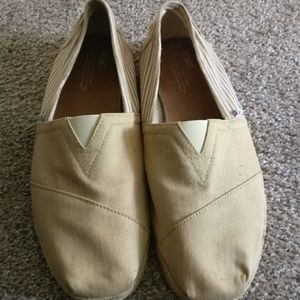 Tan Toms size 11